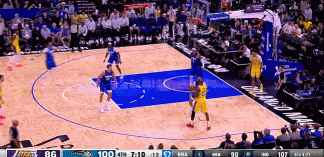 強(qiáng)攻！詹姆斯與海斯連續(xù)沖擊魔術(shù)內(nèi)線 湖人將分差迫近到10分