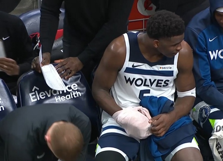 受傷病影響！愛德華茲19投7中&三分11中1 得到17分2板4助1斷