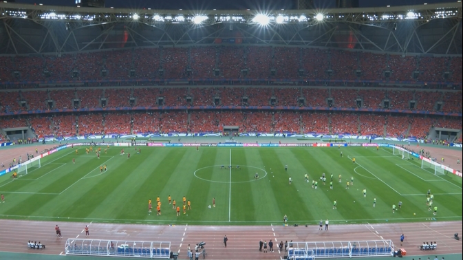 記者：澳大利亞比國足晚25分鐘出來熱身，到18:17分才開始