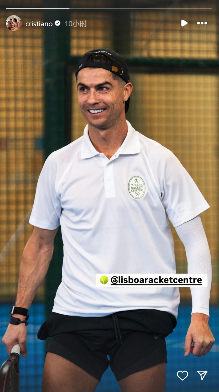 休閑時(shí)光！C羅社媒曬打板式網(wǎng)球照片
