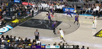 高難度！哈利伯頓變向突破 單腿后撤步三分穿針強(qiáng)勢(shì)回應(yīng)！