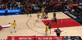 轉(zhuǎn)正后首戰(zhàn)！古德溫接?xùn)|契奇分球 三分出手命中打停公牛