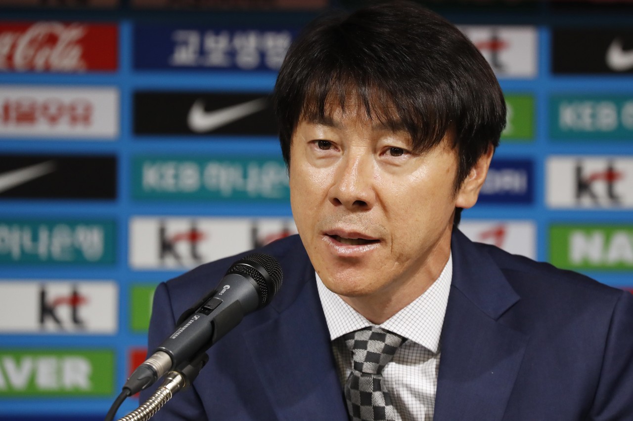 申臺(tái)龍談?dòng)∧?比5慘敗：新教練可能沒(méi)時(shí)間訓(xùn)練人盯人和定位球防守