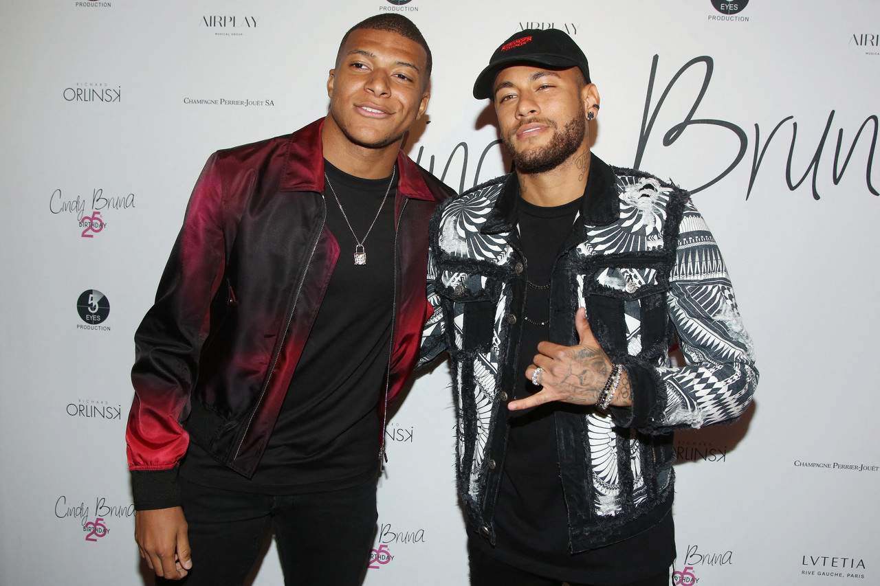 喝多了？隊報：內(nèi)馬爾曾在巴黎夜總會逃單，最后是姆巴佩替他結(jié)賬