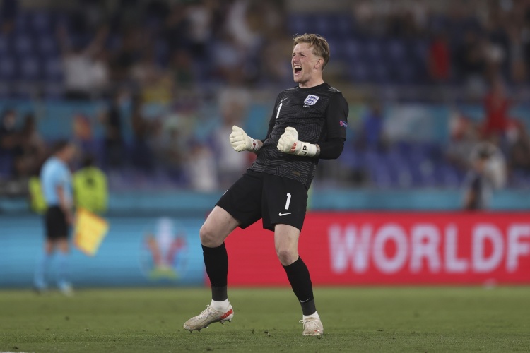 皮克福德為英格蘭出戰(zhàn)75場追平喬-哈特及希曼，僅次于彼得-希爾頓