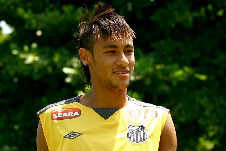 桑托斯社媒紀(jì)念內(nèi)馬爾出道：那時(shí)我們的王子還是少年郎，意氣風(fēng)發(fā)