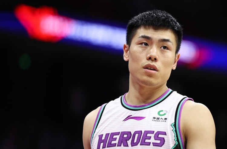 太準(zhǔn)了！劉毅半場6中4&3記三分拿下13分 刷新賽季新高