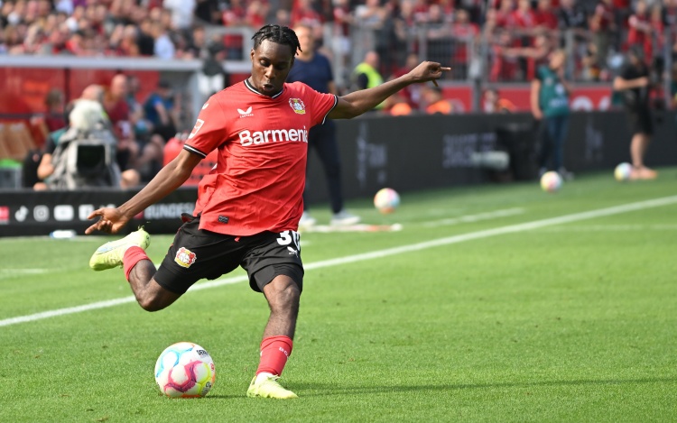 身價5000萬歐！英媒：利物浦有意在夏窗簽下勒沃庫森邊衛(wèi)弗林蓬