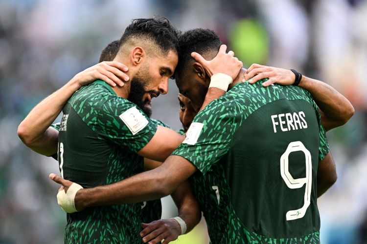 沙特媒體：沙特隊前往比賽場進行踩場訓練，卡努缺席&接受治療