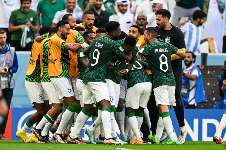 足球報：沙特主帥為國腳制定特殊飲食方案，U20新人已獲重視