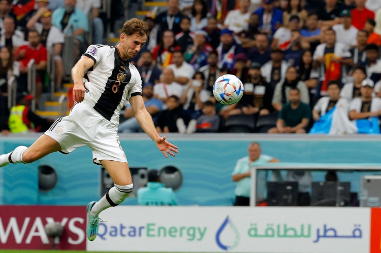 小豬：格雷茨卡表現(xiàn)不能再好了，我喜歡這種戰(zhàn)勝低谷站起來(lái)的球員