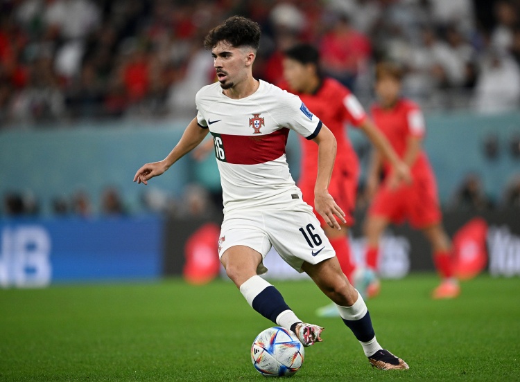 被葡萄牙主帥稱為“大師”！維蒂尼亞：我要不辜負這些贊揚