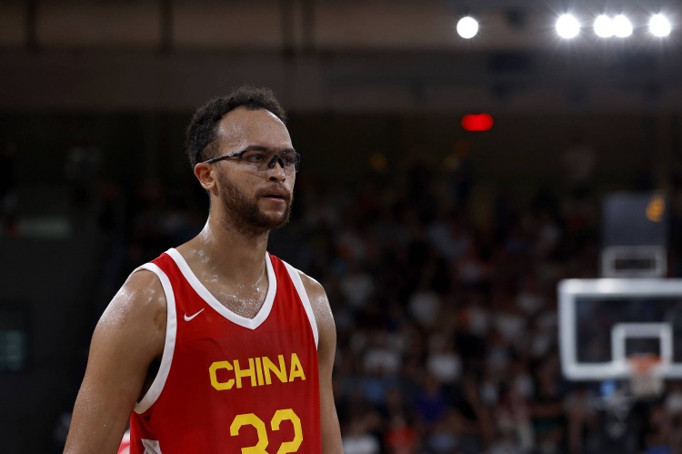 籃協(xié)主席：中國(guó)籃協(xié)將研究制定鼓勵(lì)俱樂部吸納入籍球員辦法