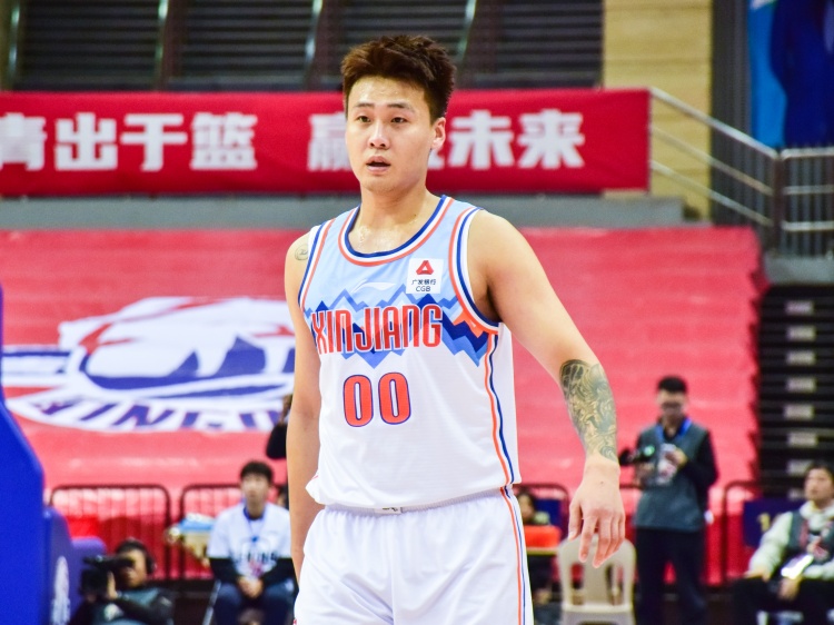 苦苦支撐！趙睿半場(chǎng)14中7砍全隊(duì)最高19分外加5助 罰球3中3