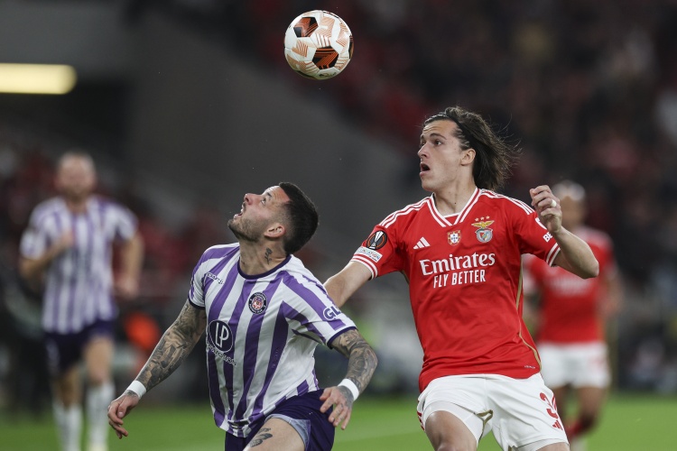 A費談回歸曼聯(lián)的可能性：不太關注這些，但曼聯(lián)確實有回購條款