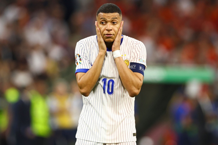 沒(méi)切大號(hào)？姆巴佩為法國(guó)出戰(zhàn)的近14場(chǎng)比賽只進(jìn)2球，還有1粒是點(diǎn)球