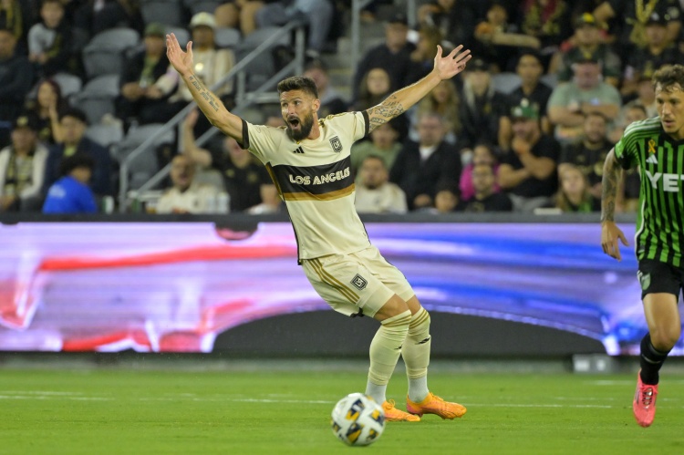 吉魯：伊布可能看起來(lái)很傲慢，但實(shí)際上他非常有魅力