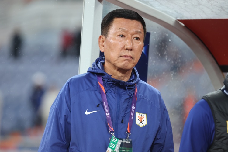 魯媒：崔康熙復(fù)出將出席今天的賽前發(fā)布會(huì)，黃政宇一同出席