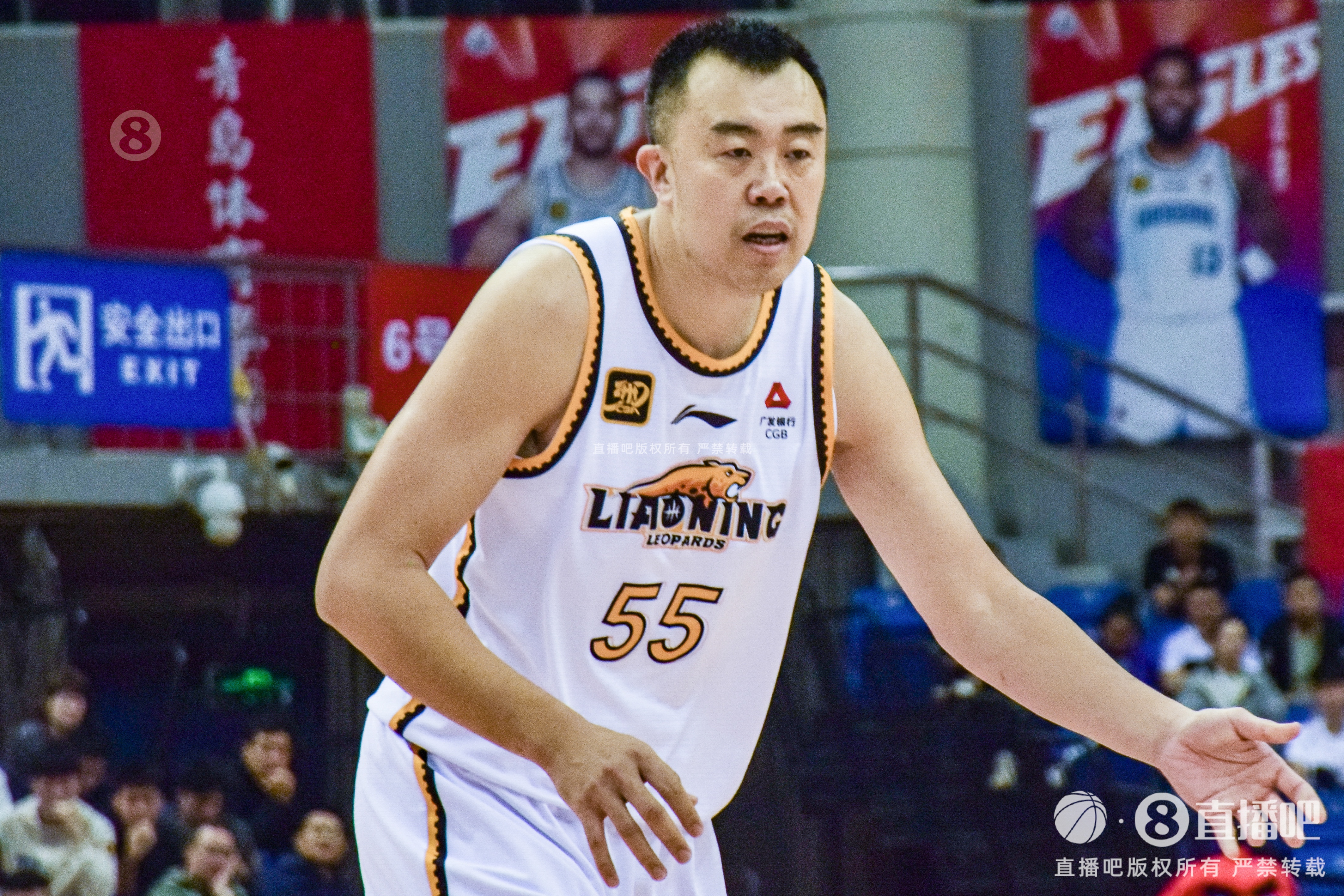 接近兩雙！韓德君半場(chǎng)5中4高效拿下9分9板1助 4前場(chǎng)板