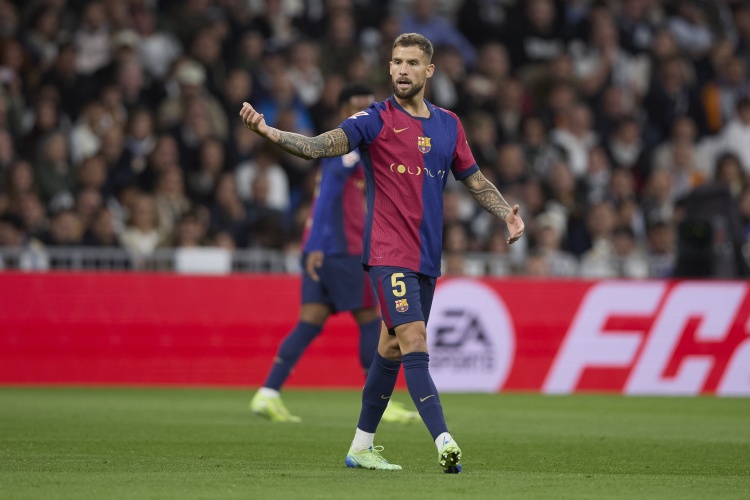 世體：為迎接第三個(gè)孩子降生，伊尼戈-馬丁內(nèi)斯昨日缺席巴薩訓(xùn)練