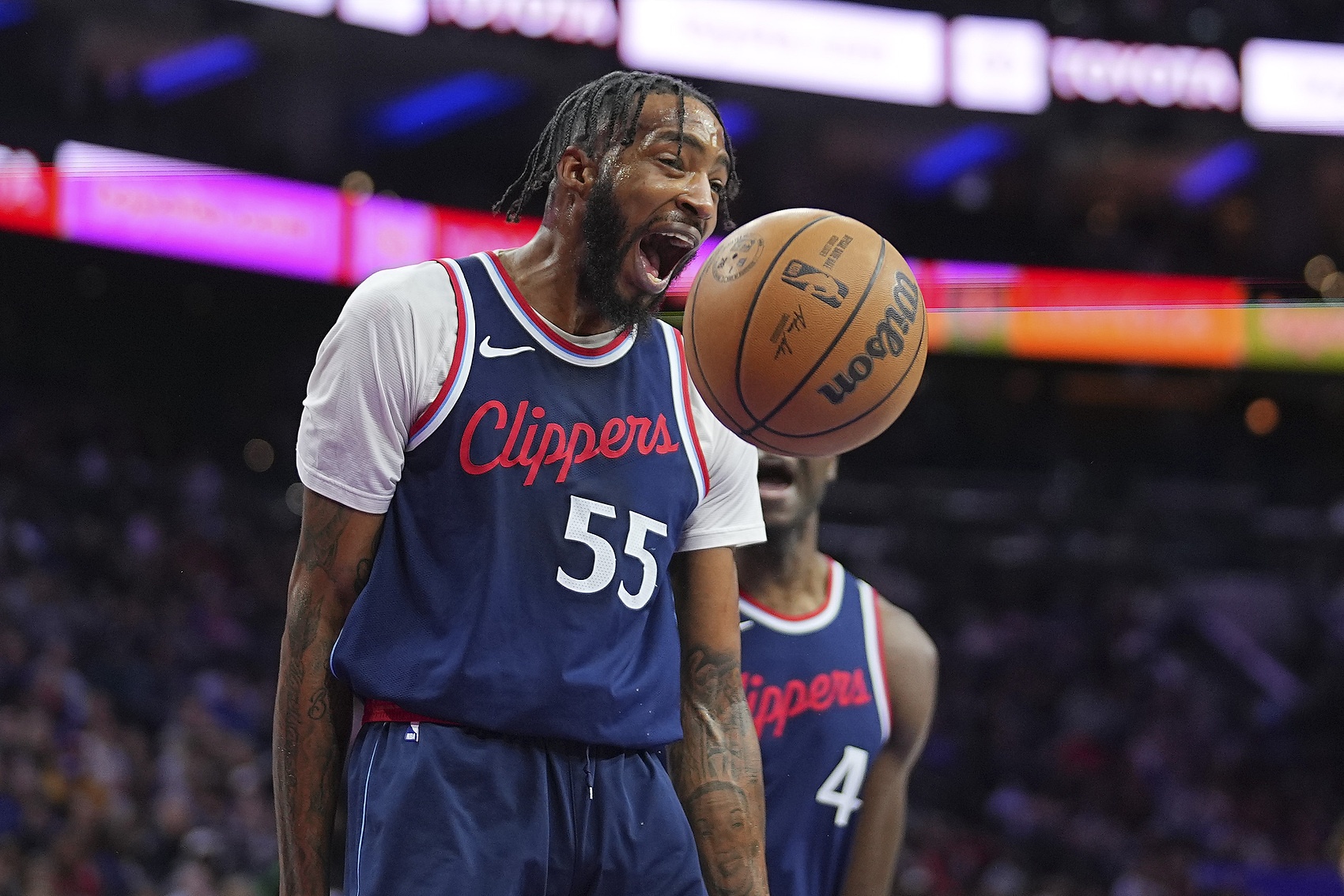 高效！小德里克-瓊斯首節(jié)4中3攻下9分2板1助