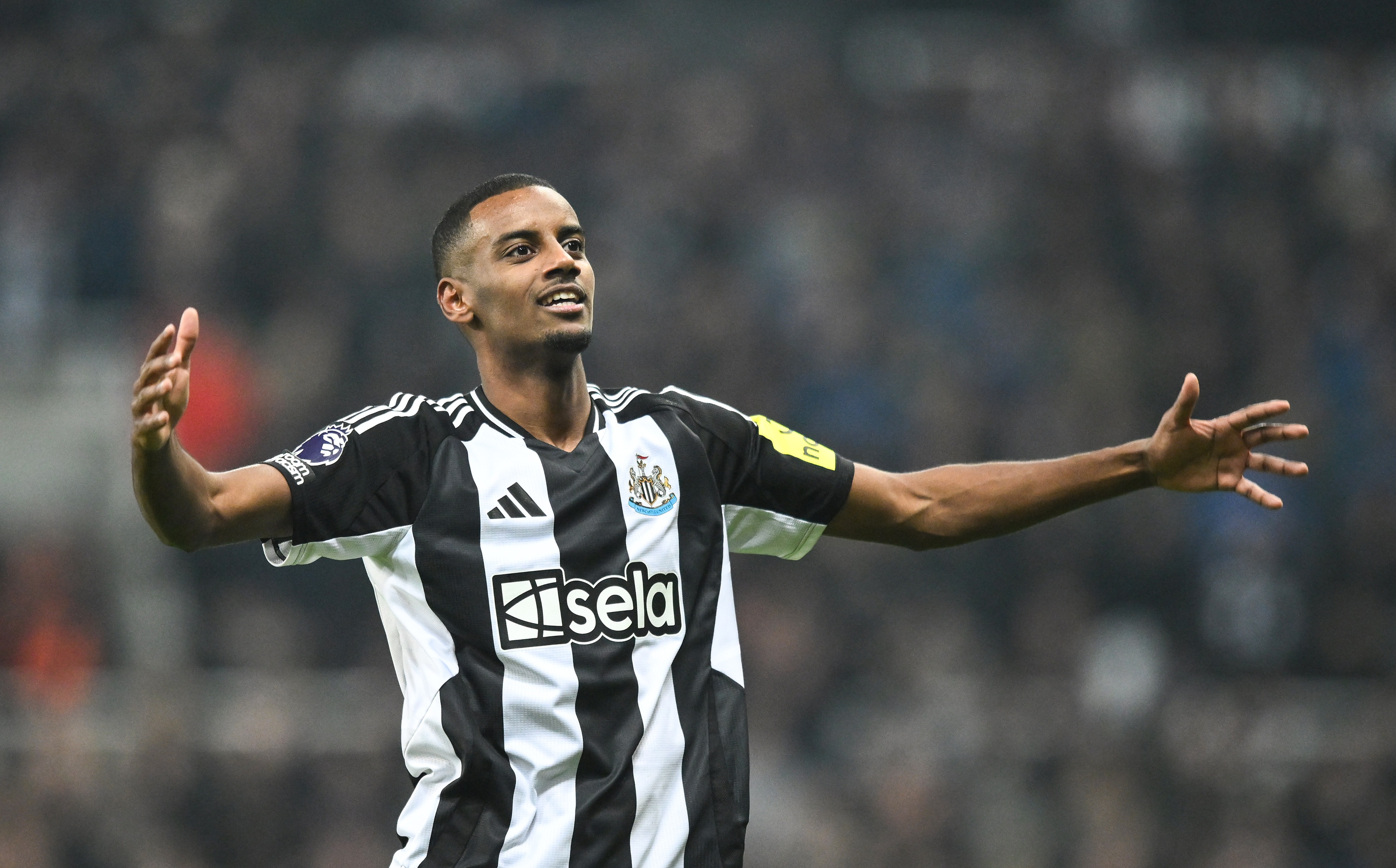 泰晤士：紐卡今夏將與伊薩克談續(xù)約，但這無(wú)法保證他一定會(huì)留隊(duì)