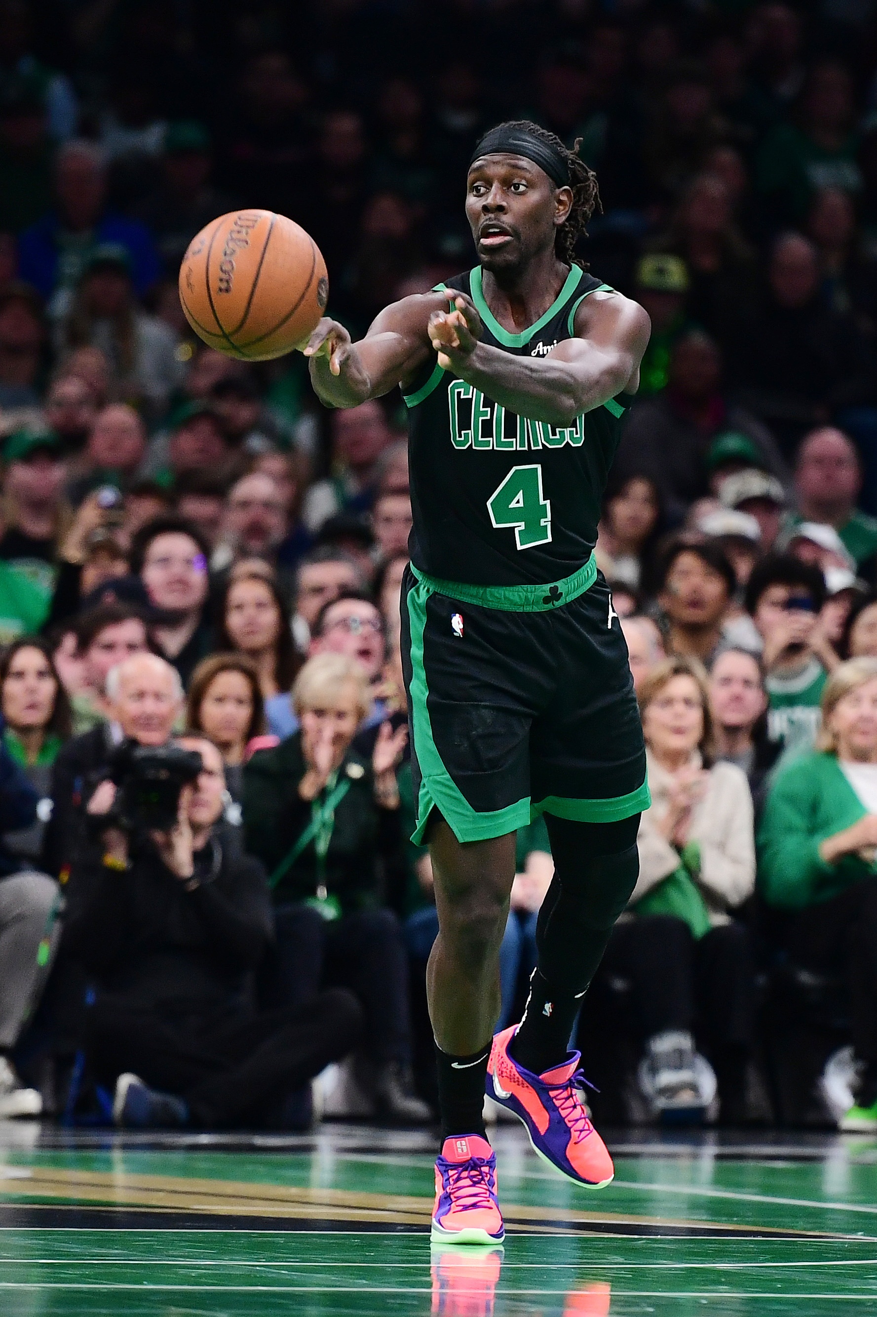 社會(huì)我朱哥！霍勒迪15中10得25分4板3助1斷2帽 三分8中5