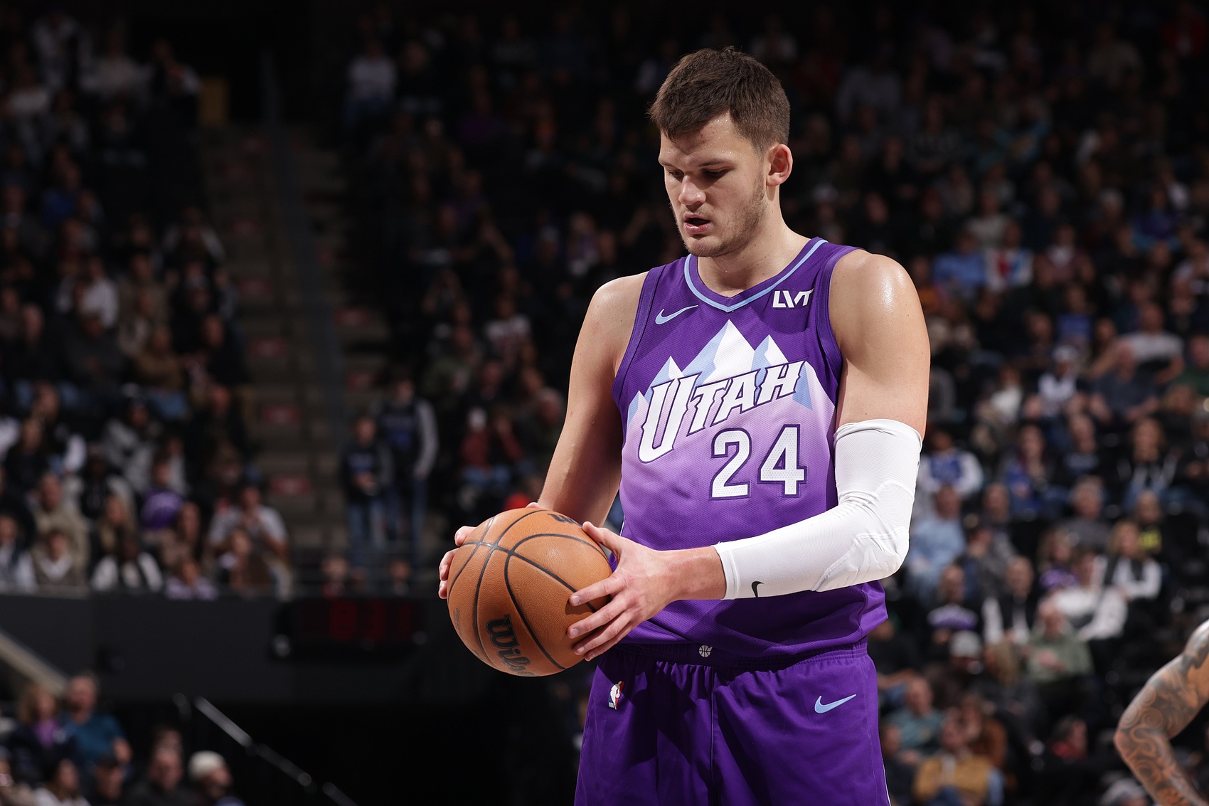 100%命中率砍25+10+5且無失誤！凱斯勒比肩約基奇 歷史唯二