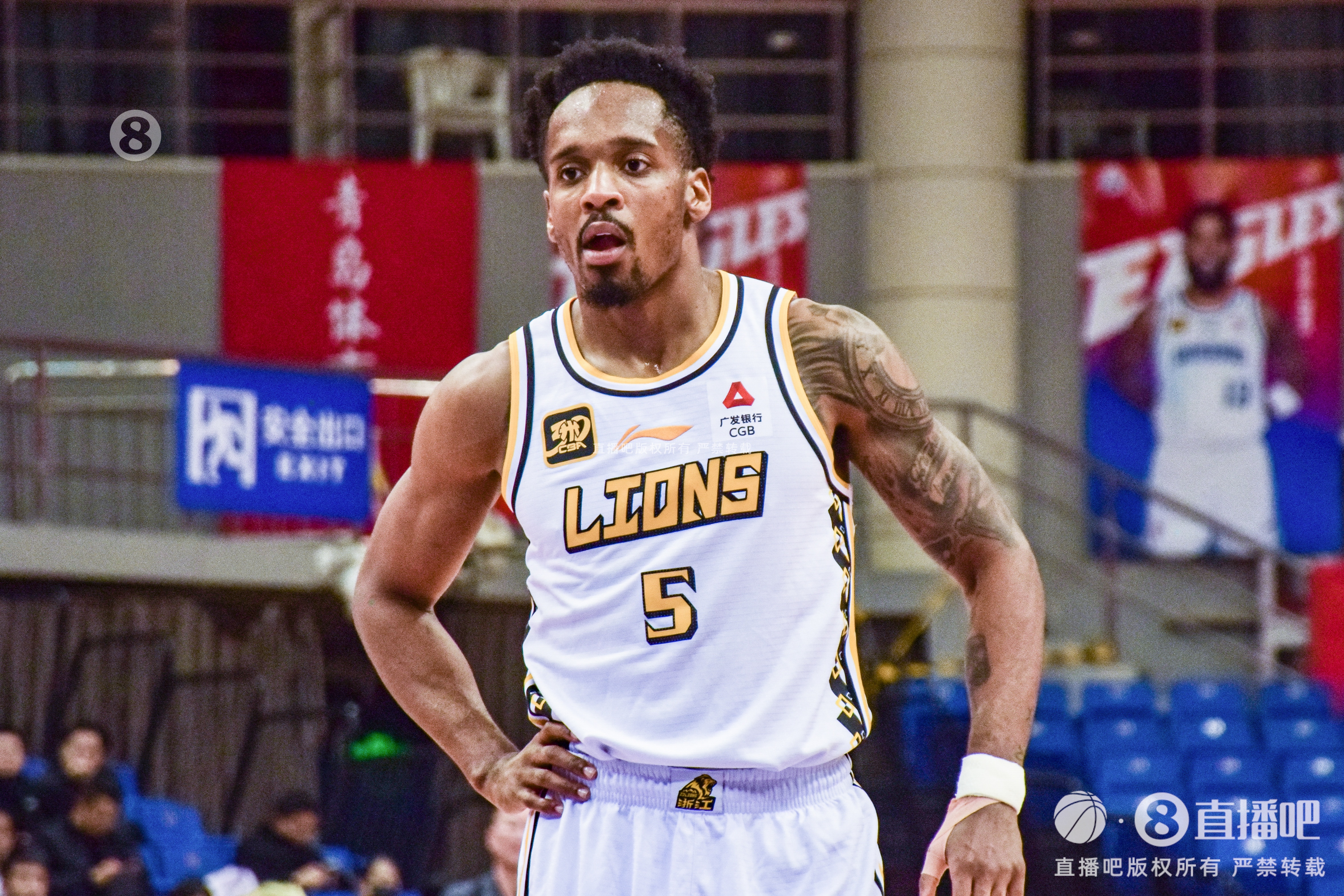 第二節(jié)12分帶隊(duì)反超比分！布朗半場9中6&三分5中2拿到17分