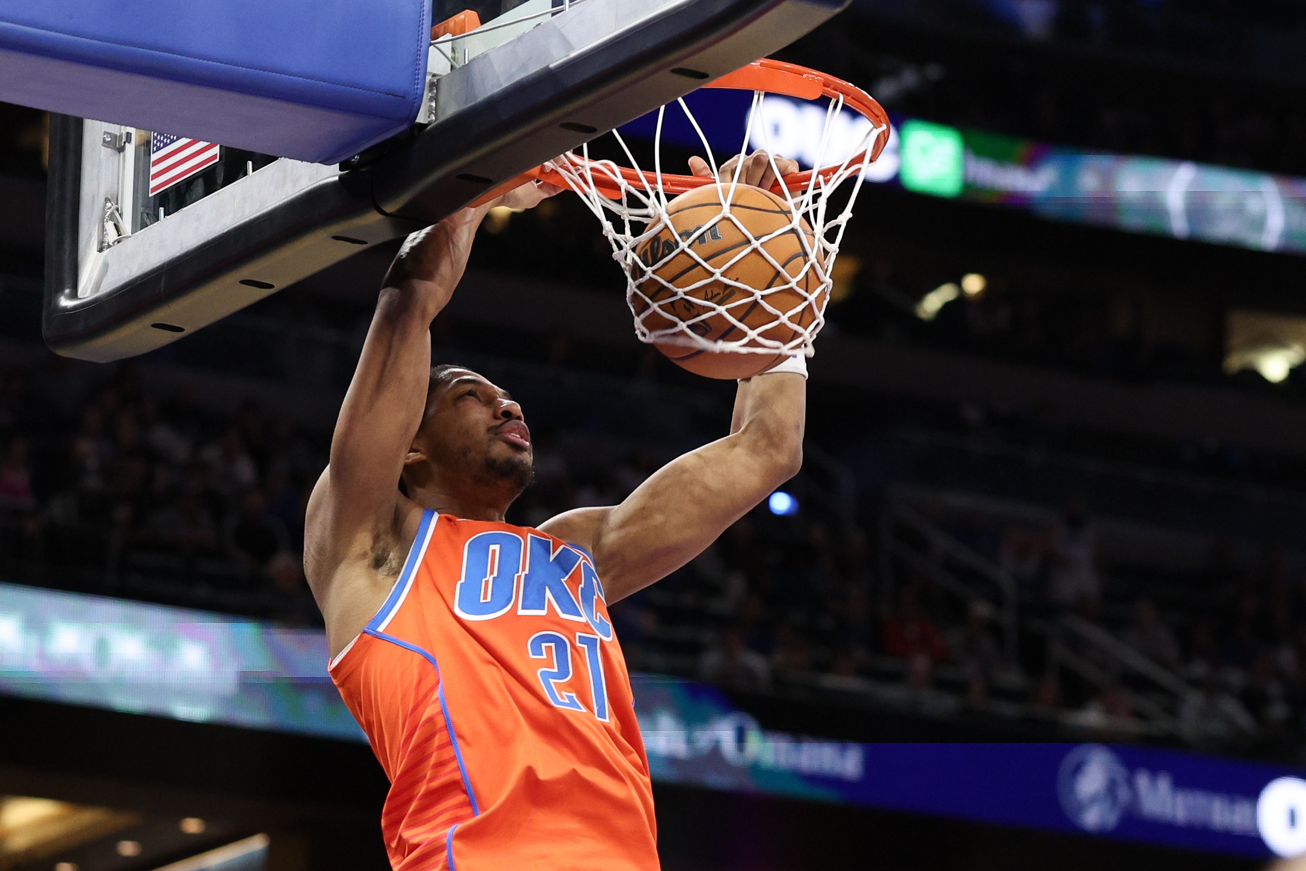 沒(méi)有你更花了！阿隆-維金斯半場(chǎng)12中7砍下全隊(duì)最高15分 另有3板