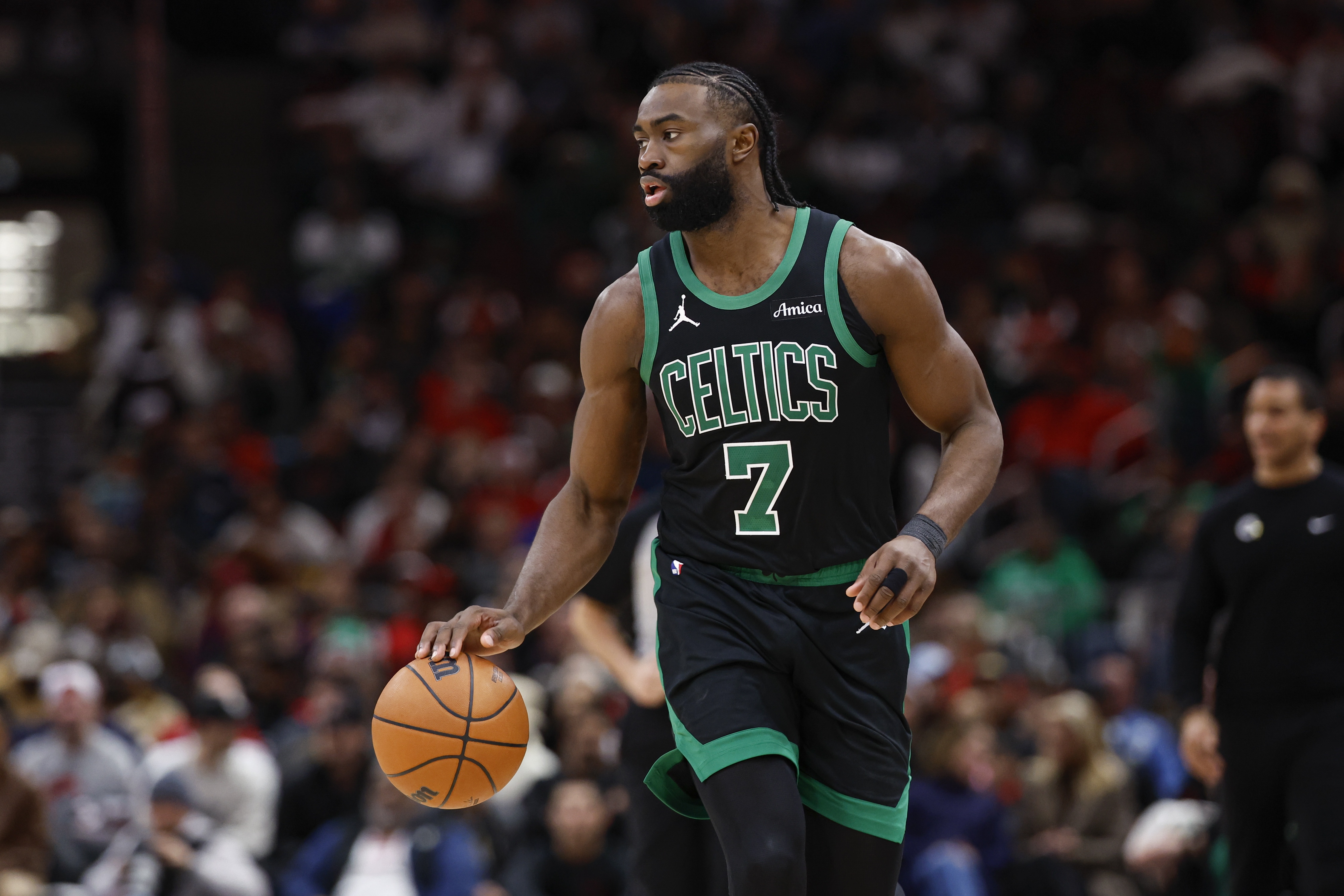 略鐵！杰倫-布朗上半場(chǎng)12投4中&三分3中0 得到11分2板3助