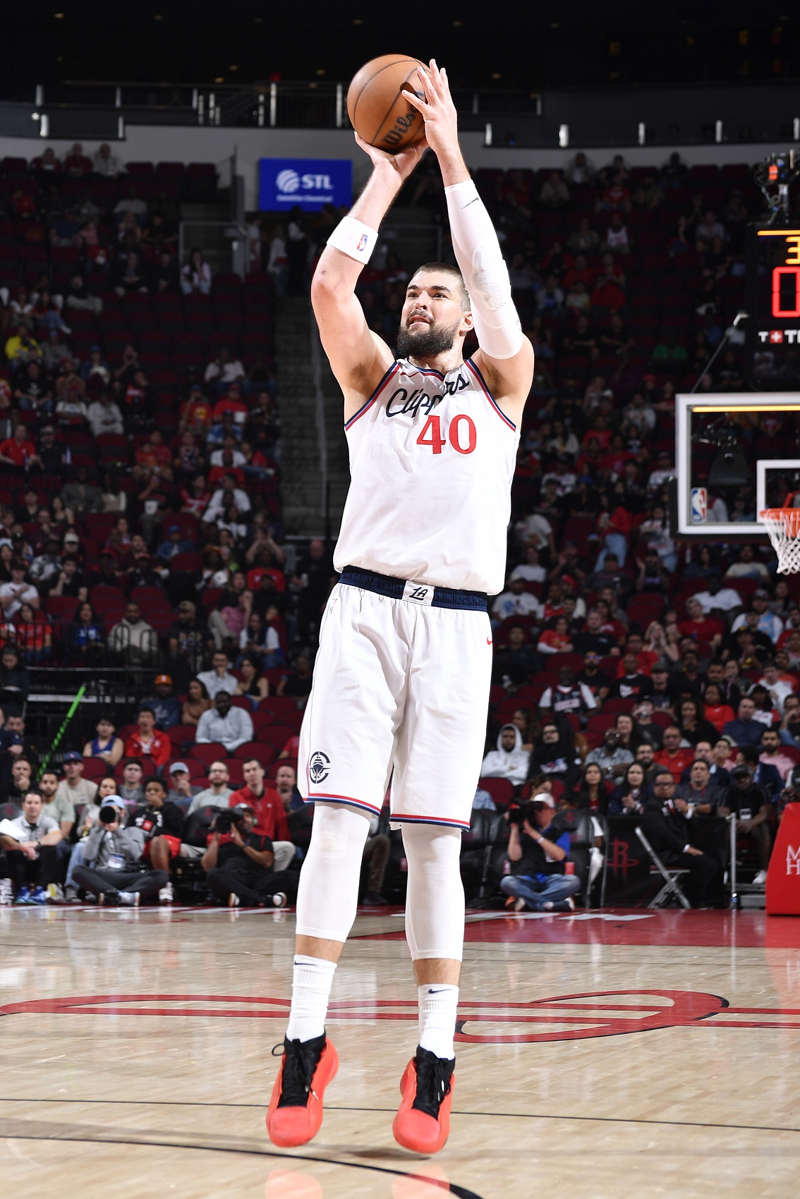 擎天白玉柱！祖巴茨18中8砍16分14板3助1帽 正負值+19冠絕全場