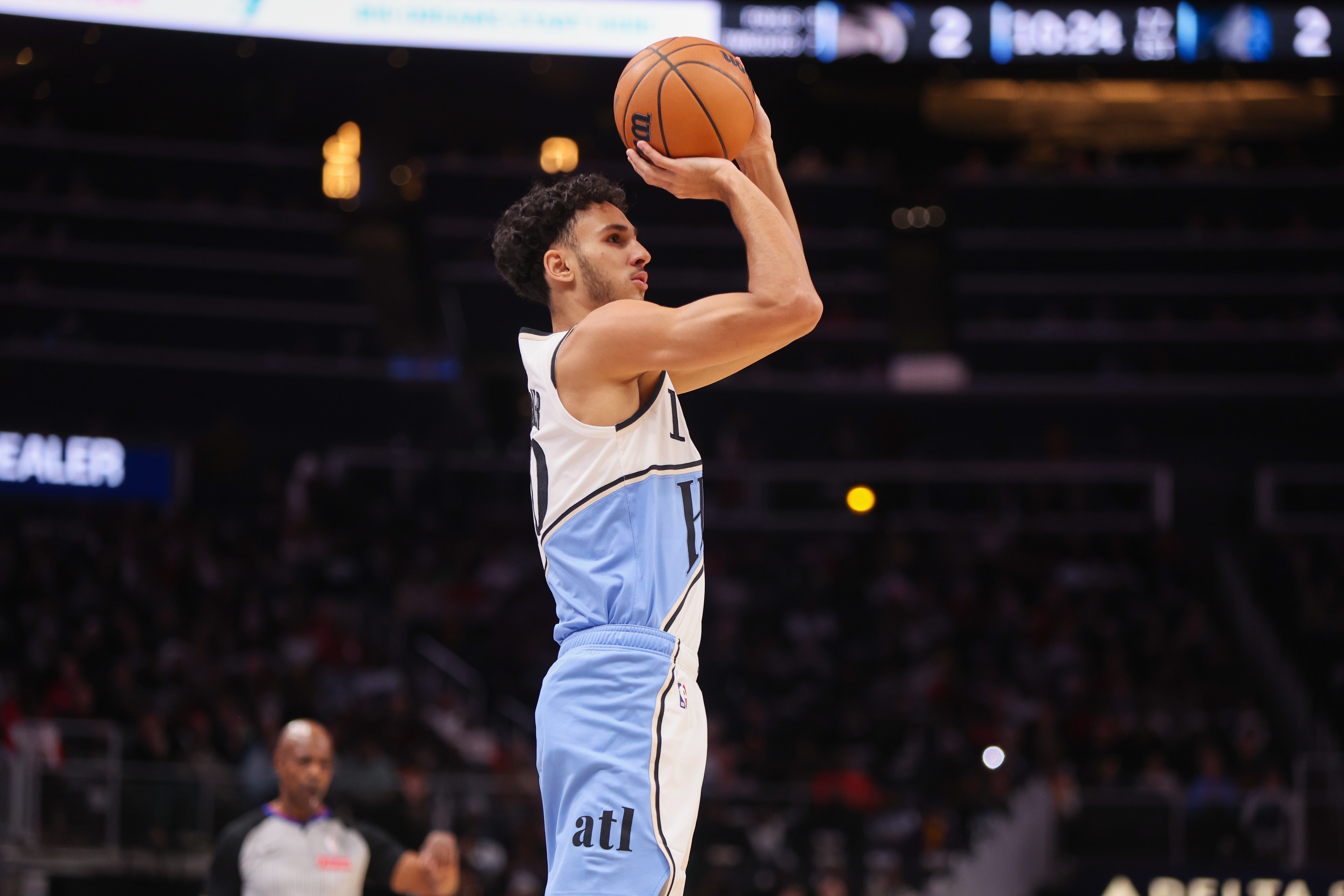 缺乏穩(wěn)定性！里薩謝10中3僅拿7分4籃板 上場比賽27分