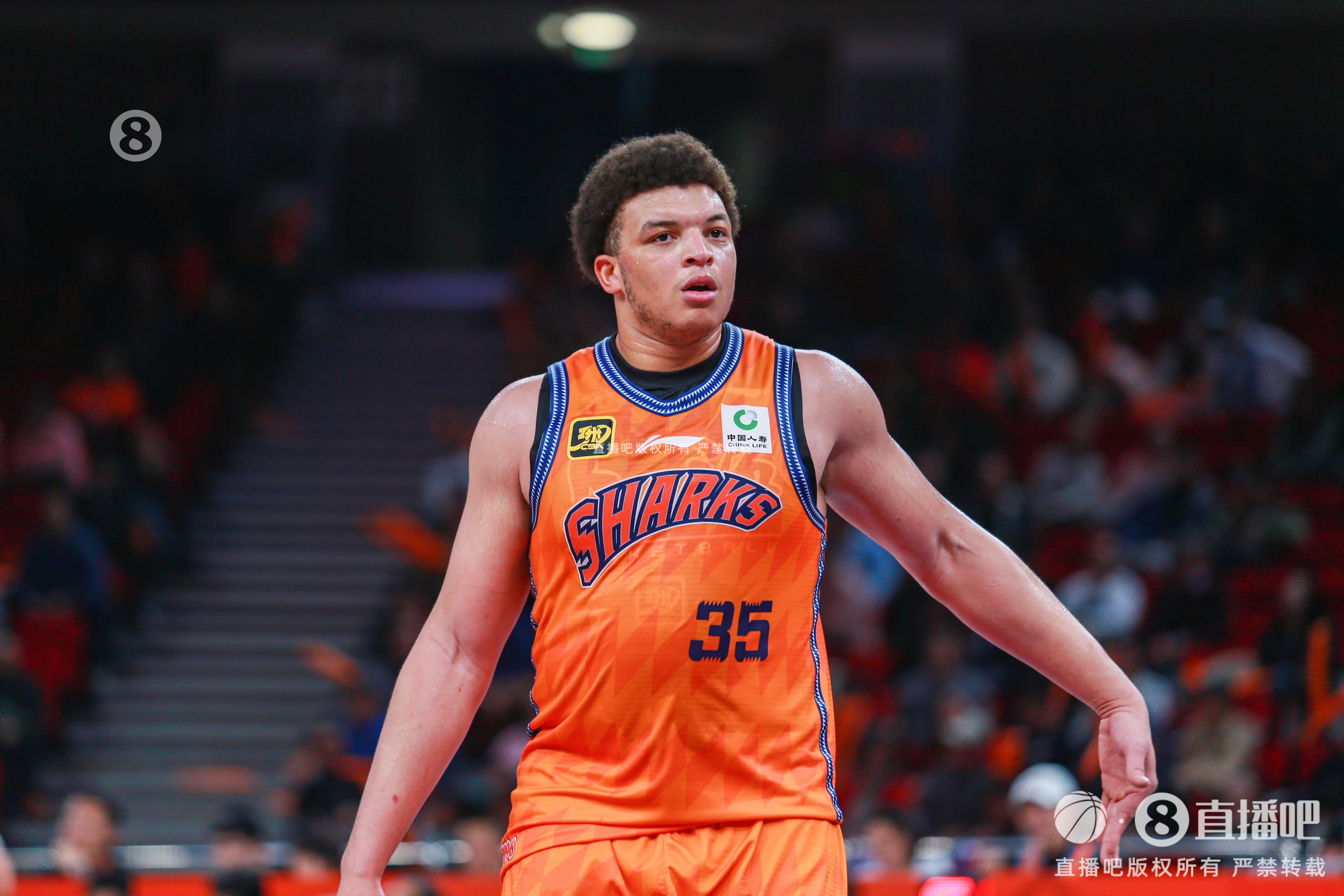 殺內(nèi)線無解！洛夫頓半場15中10轟下22分9籃板3助攻 次節(jié)無失誤