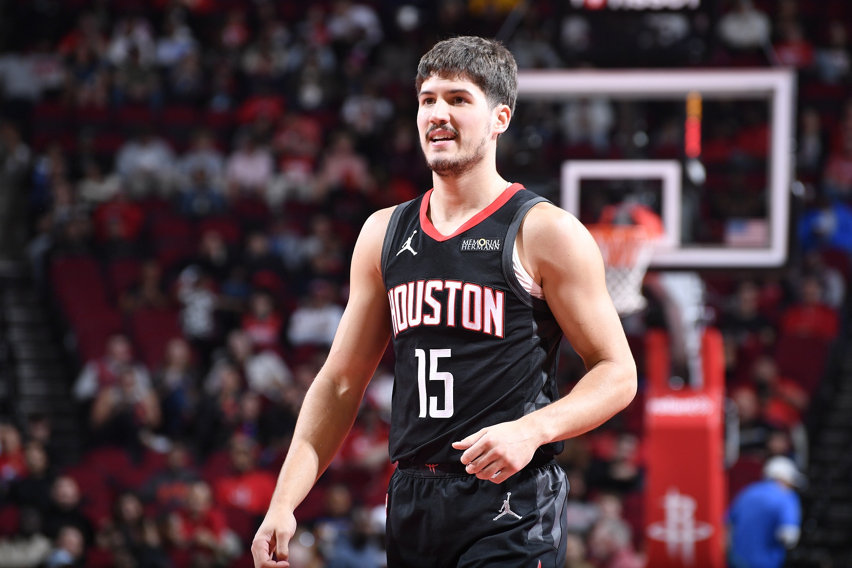 今天打得挺驚艷！謝潑德首發(fā)半場敢打敢拼 5中4貢獻(xiàn)11分2助1斷