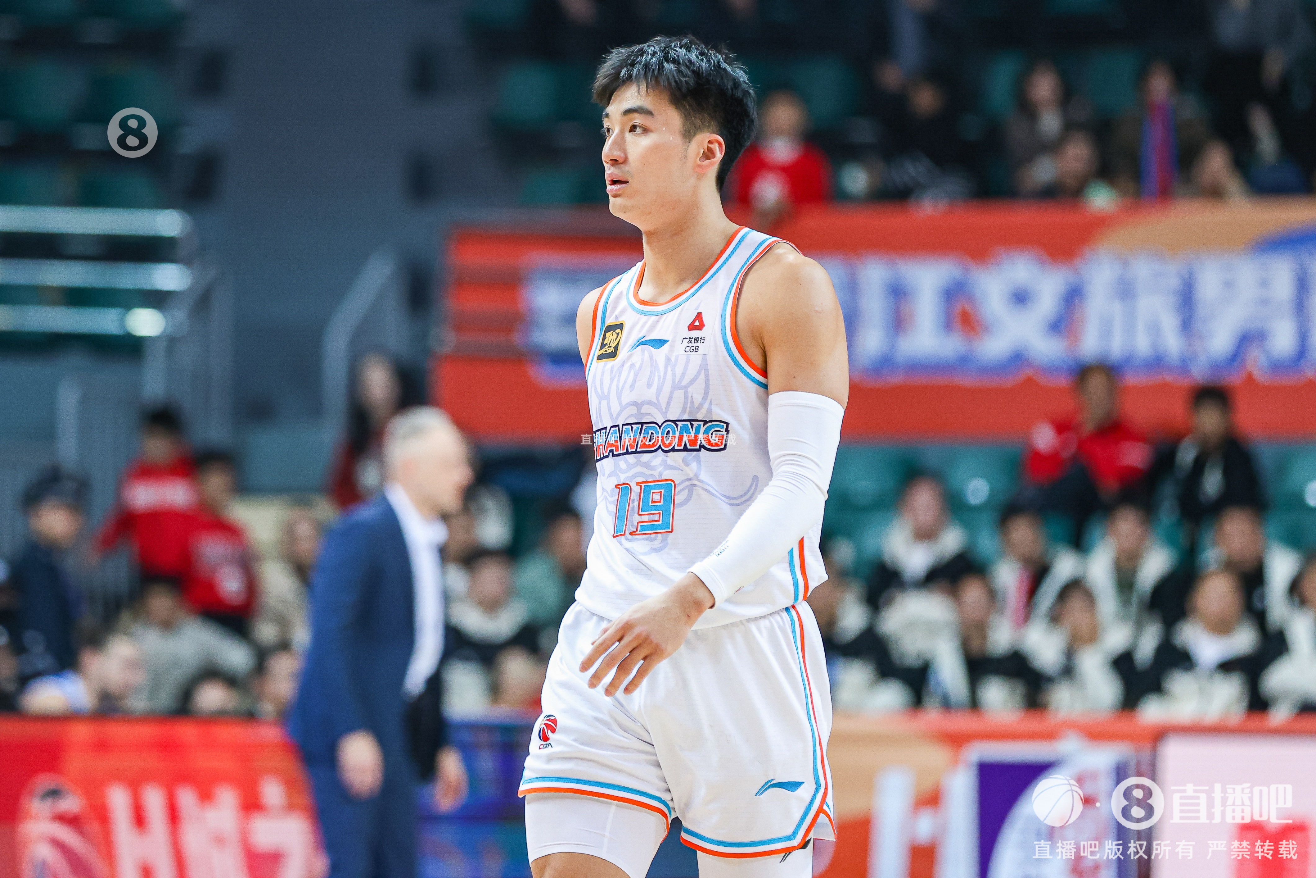 今天效率奇高！于德豪上半場11分鐘7投5中砍下全隊最高的12分