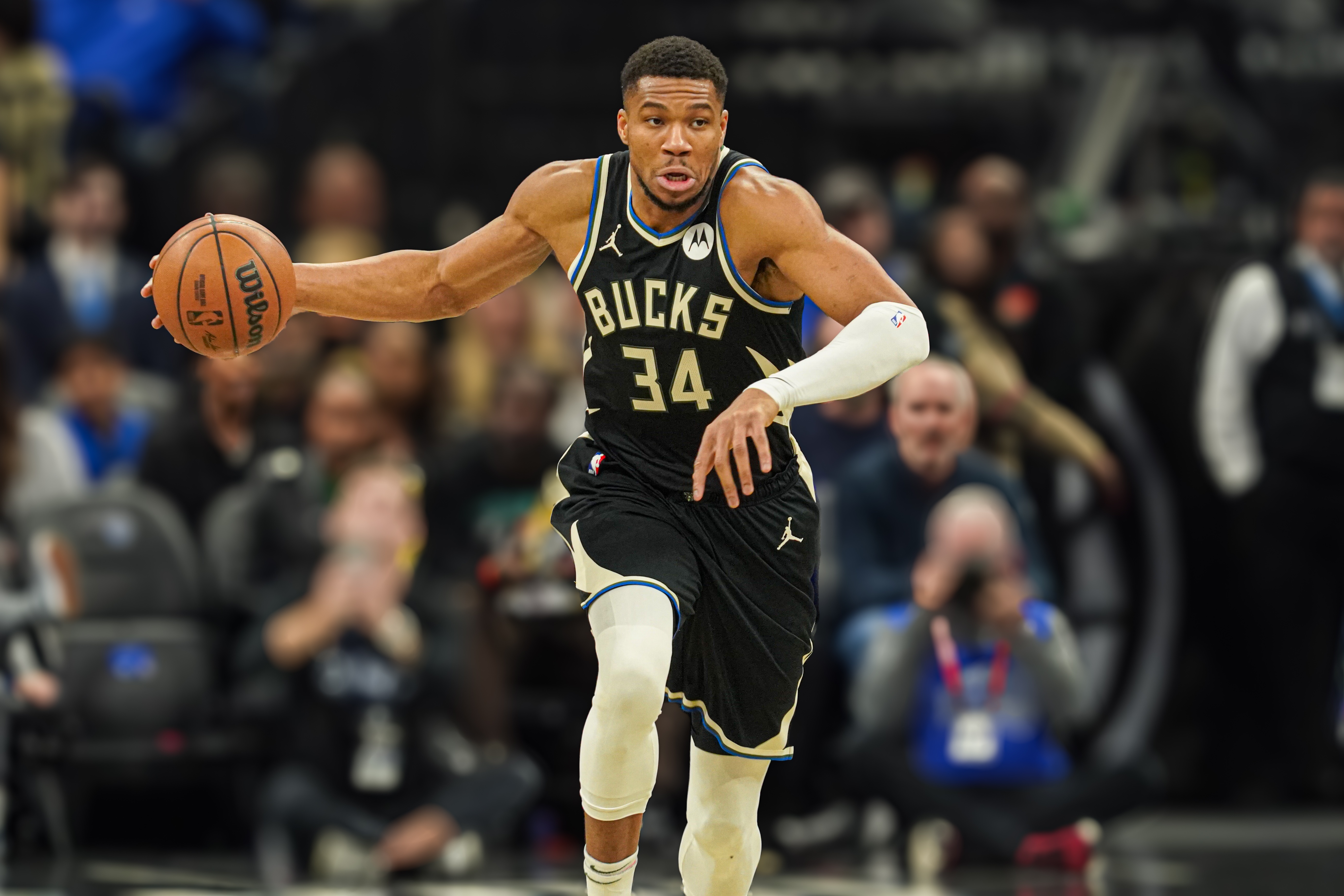 基本盤！字母哥18中9砍下26分12籃板10助攻三雙