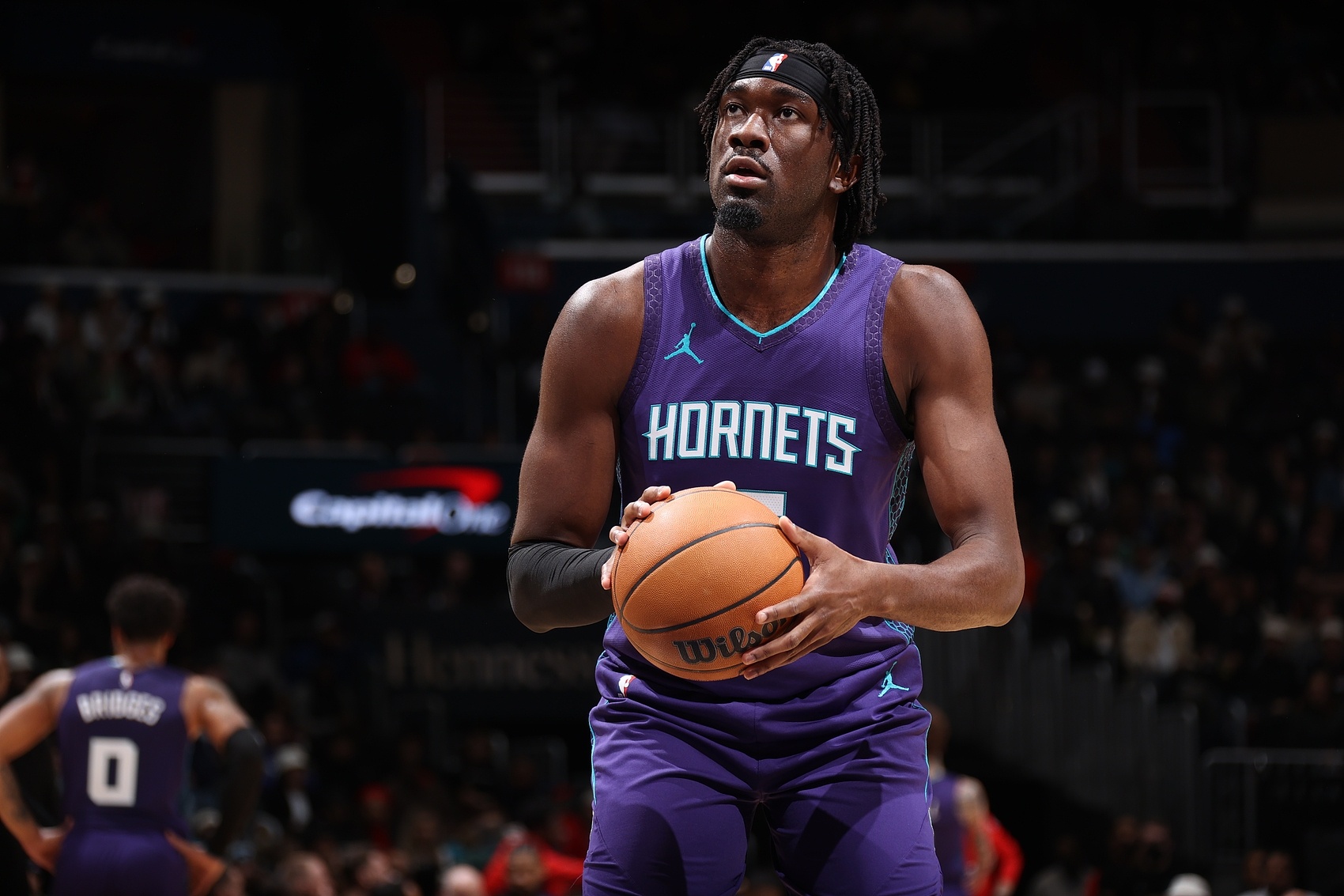 高效表現(xiàn)！馬威半場5中4拿到8分4籃板2蓋帽