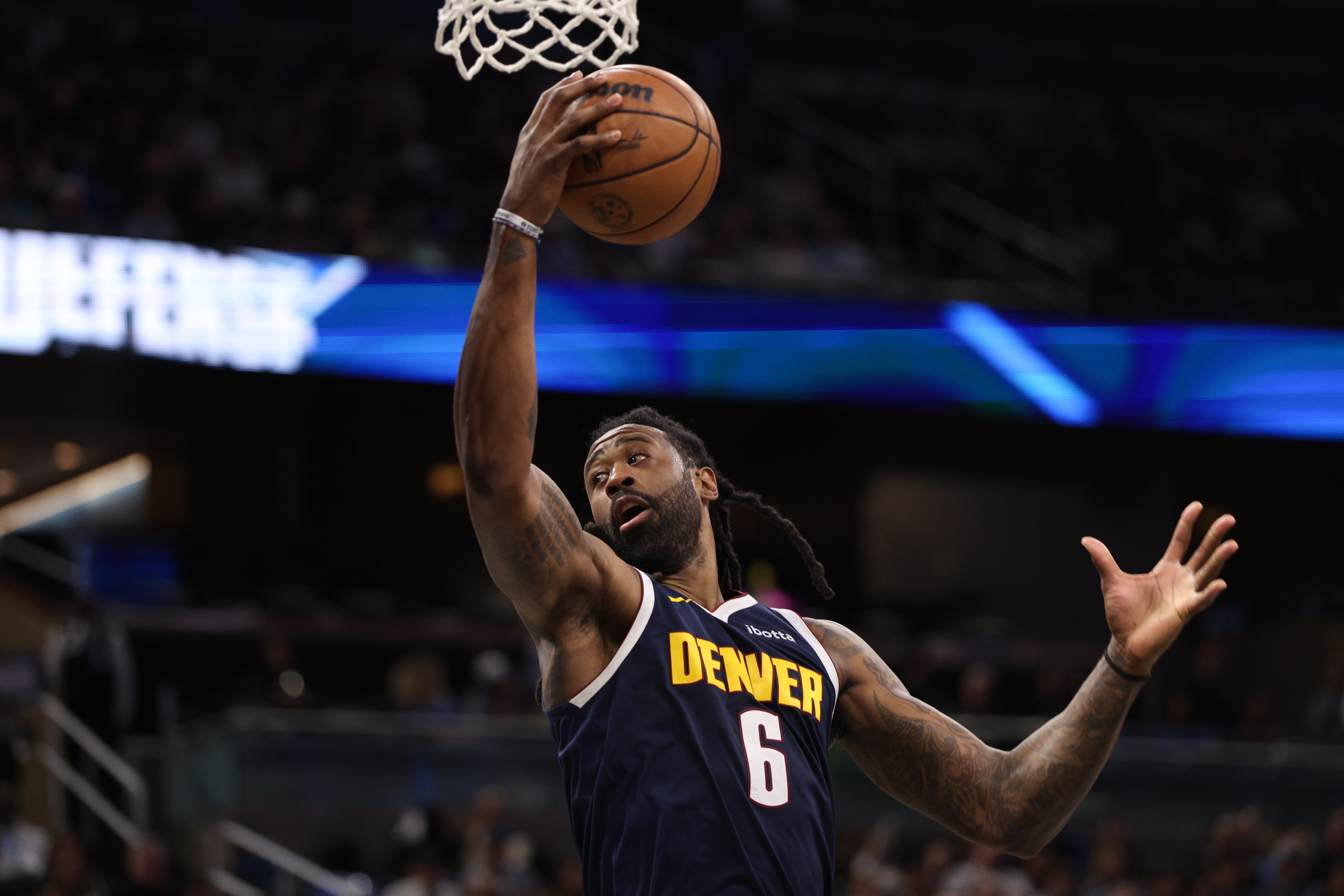 打得很出色！小喬丹6中4空砍10分17板7助1斷