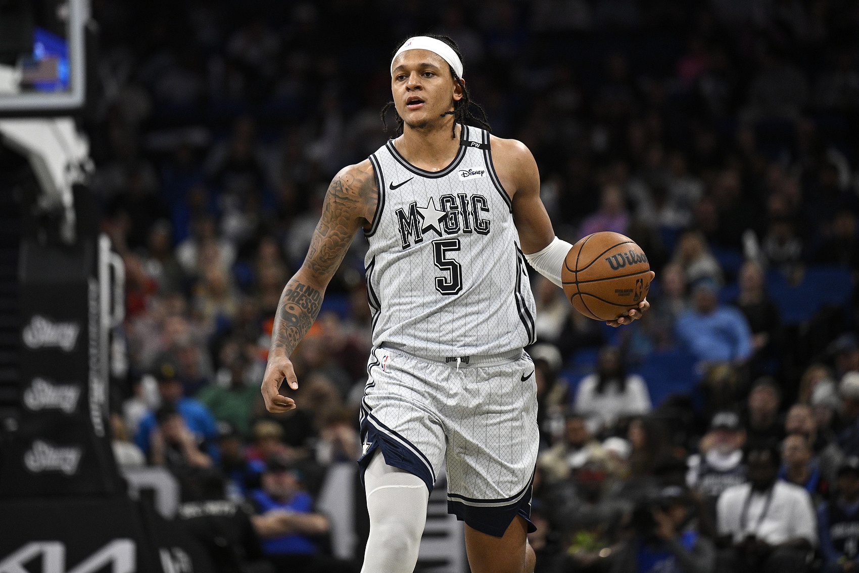 今天狀態(tài)不錯(cuò)！班凱羅半場(chǎng)8中4&三分5中3拿到12分3籃板