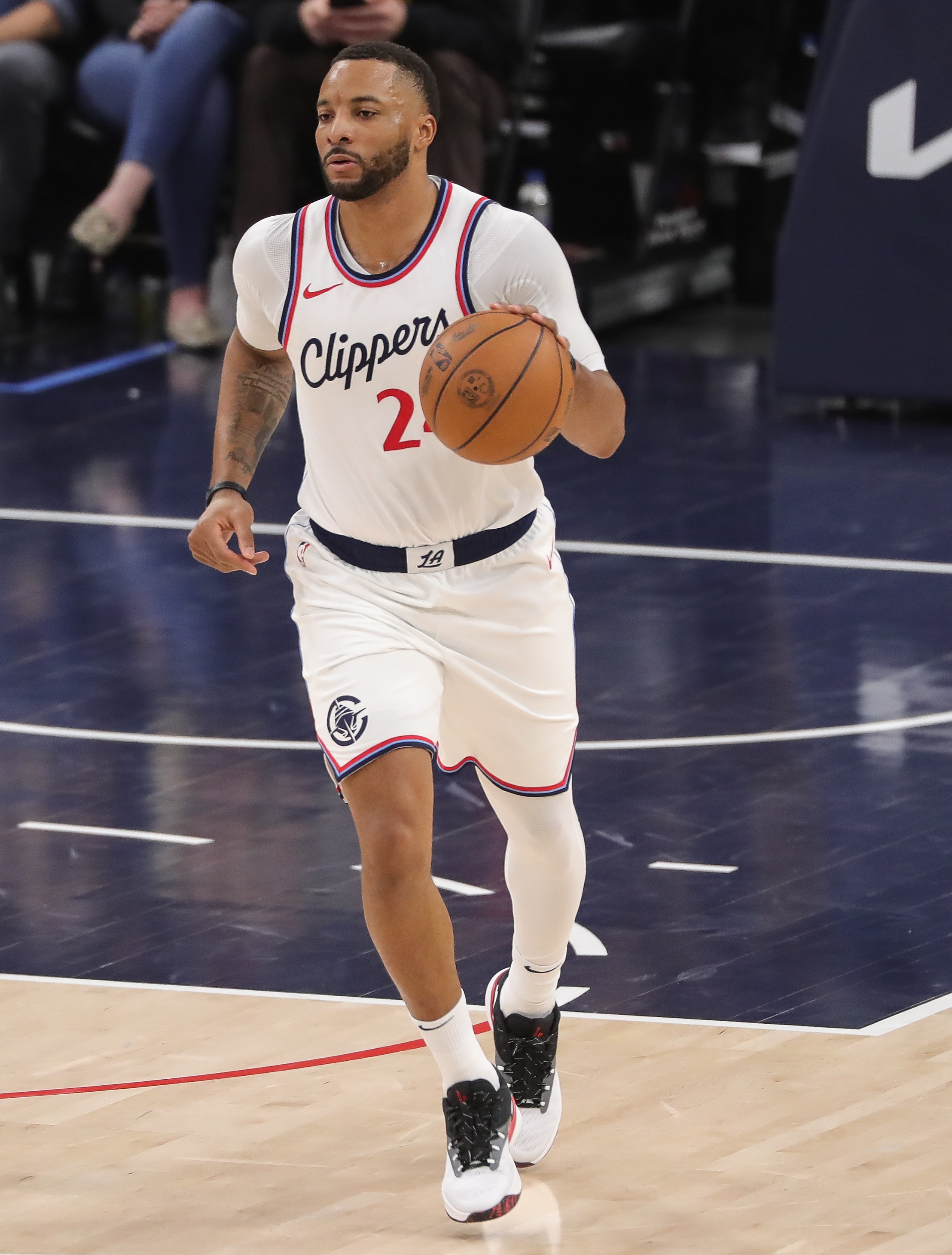 網(wǎng)友to鮑威爾：打湖人對(duì)你而言就像總決賽！鮑威爾：湖人很重要？