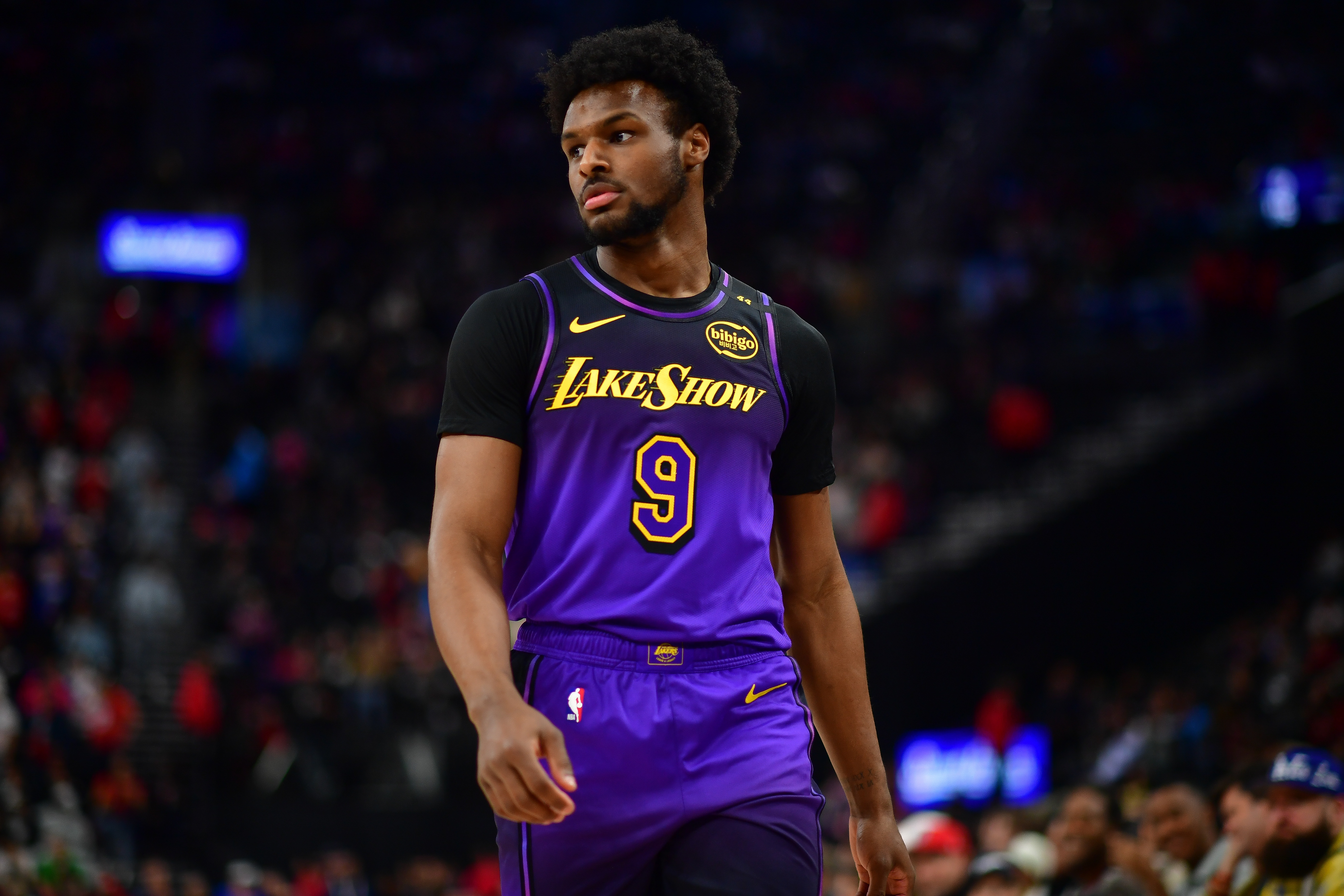 輪換提前了！布朗尼首節(jié)獲4分鐘出場(chǎng)時(shí)間 三分1中1得5分1板