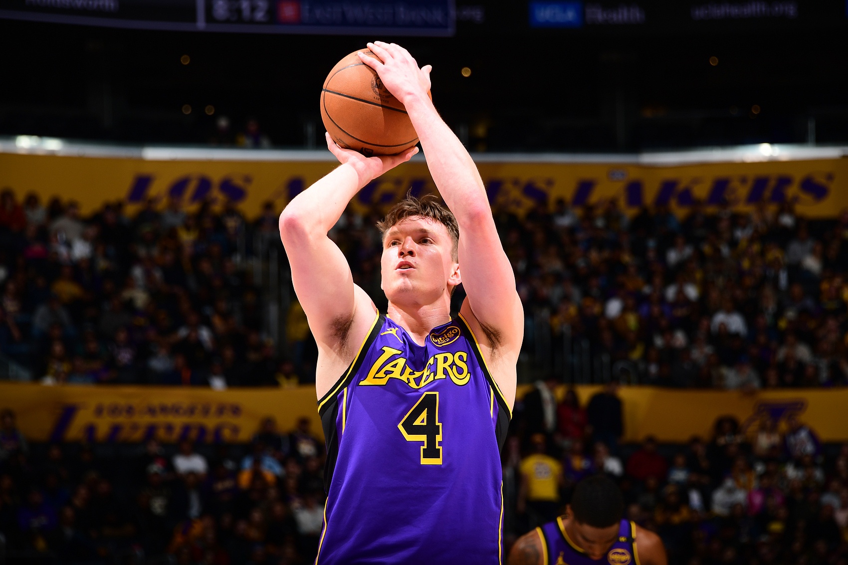 初生牛犢不怕虎！克內(nèi)克特6投4中 高效貢獻9分5板&正負值+9