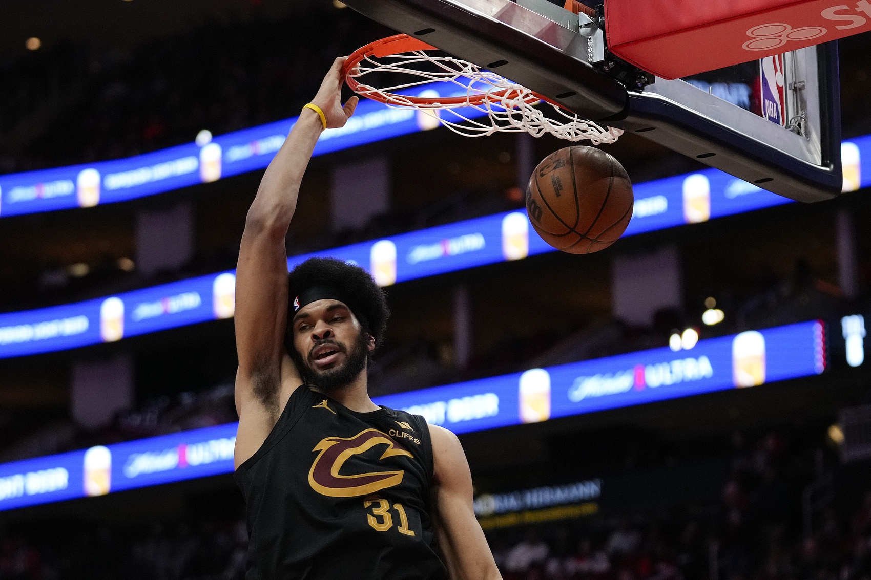 內(nèi)線神塔！賈勒特-阿倫12投7中砍下23分13板3帽