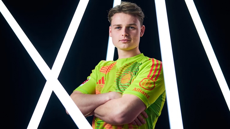 烏爾比希：祝諾伊爾早日康復，很高興能迎來歐冠個人首秀