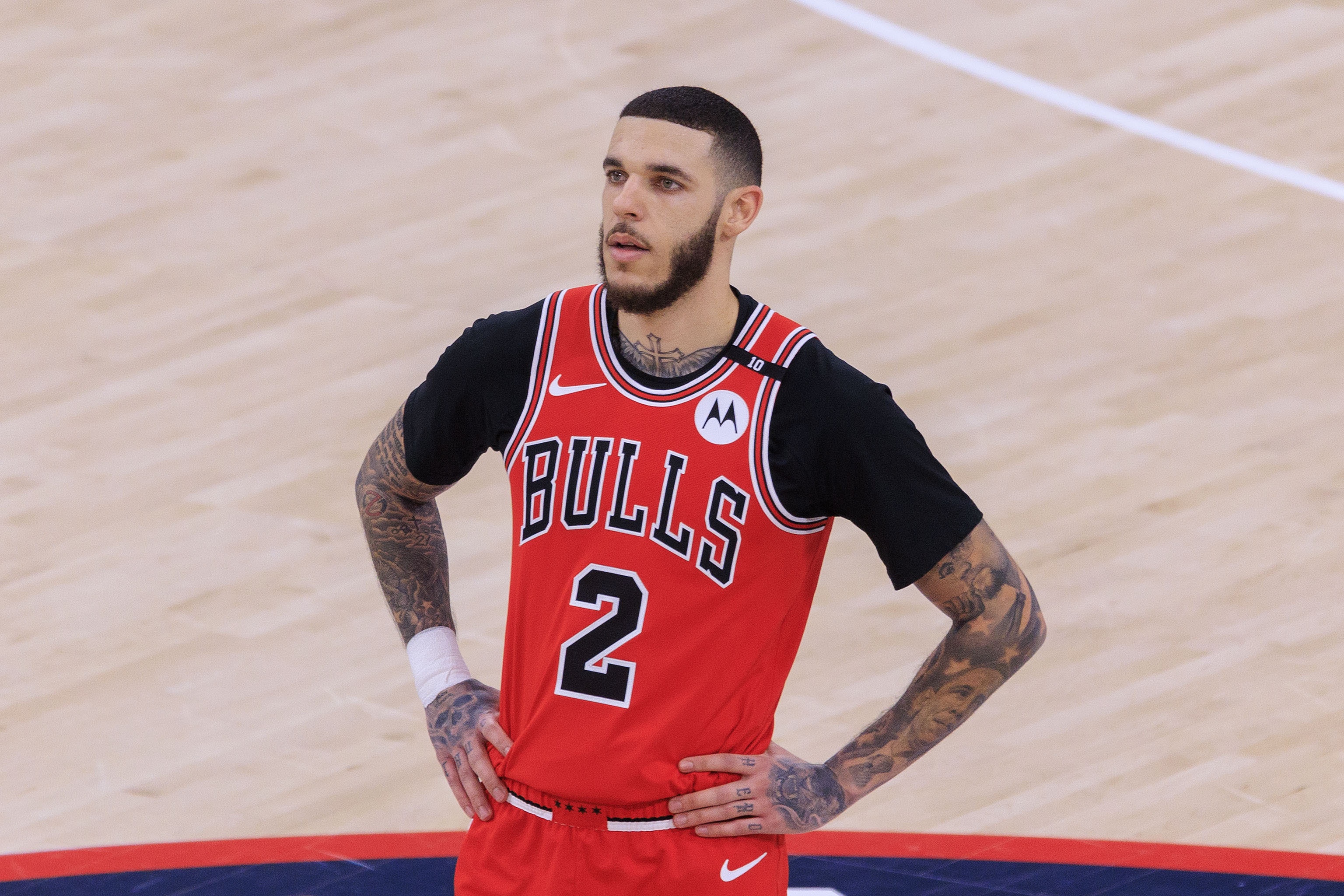 挺勵(lì)志了！朗佐-鮑爾10中6得到15分4板3助2斷1帽