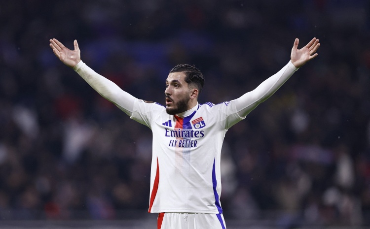 記者：拜仁今夏至少想引進1名新邊鋒，吉滕斯、尼科、切爾基在列