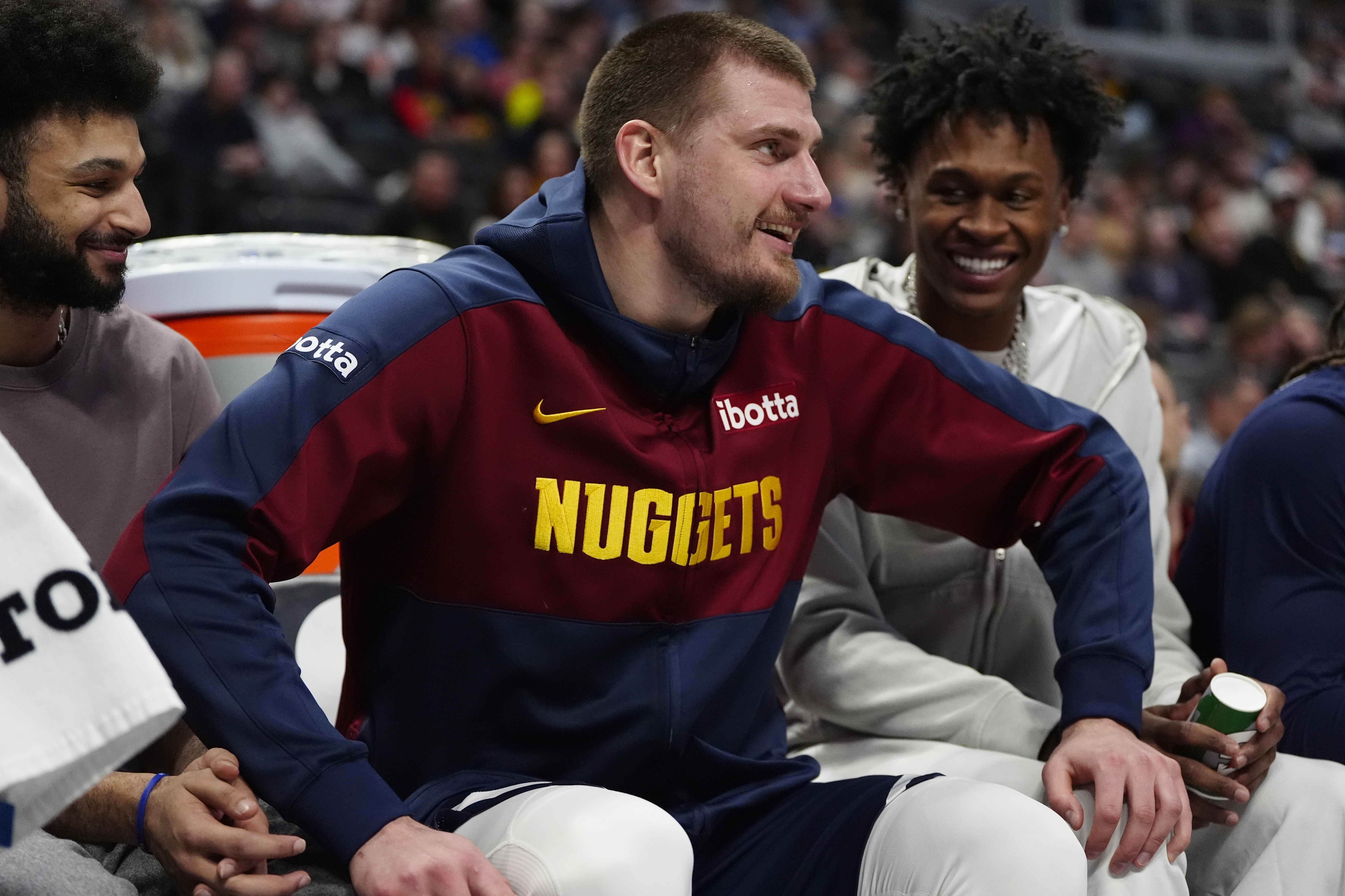 馬龍：約基奇和穆雷能否出戰(zhàn)存在很大的疑問 但會(huì)進(jìn)行賽前準(zhǔn)備