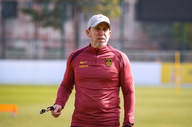 馬德興：久爾杰維奇述職后現(xiàn)身07精英訓(xùn)練營(yíng)，去留仍處待定狀態(tài)