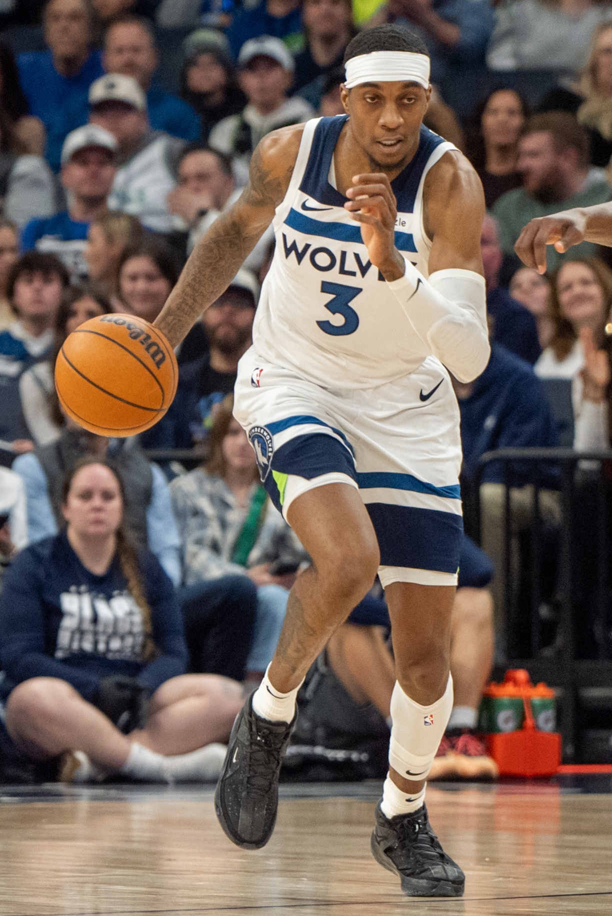 越來越好！麥克丹尼爾斯全場12投7中得到16分4板7助2斷